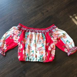 Off the shoulder 1/4 sleeve crop!